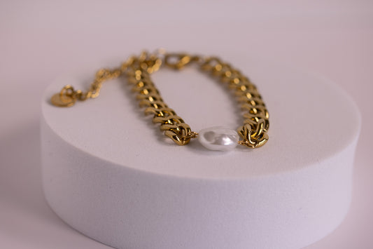 Delia Pearl Bracelet