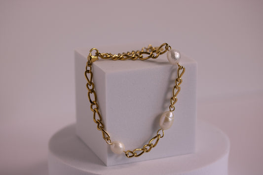 Moonlit Pearl Tether Bracelet