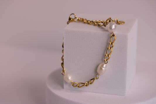 Moonlit Pearl Tether Bracelet