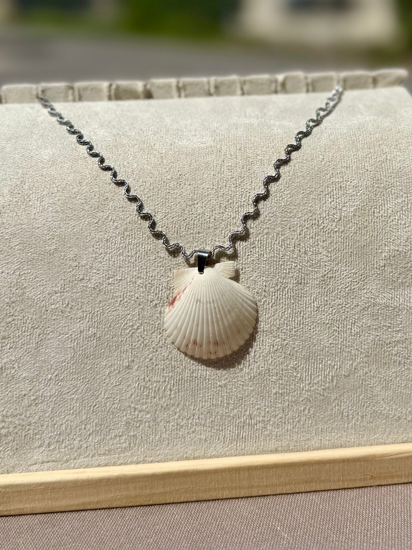 The Ripple Necklace- Cream Seashell Silver + Gold