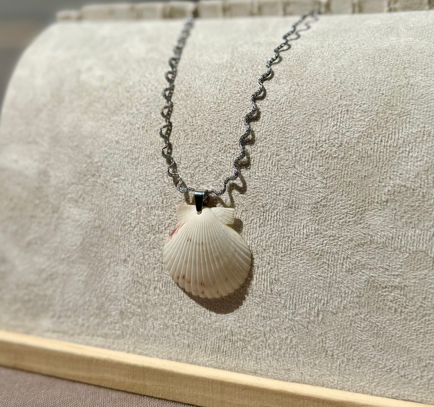 The Ripple Necklace- Cream Seashell Silver + Gold