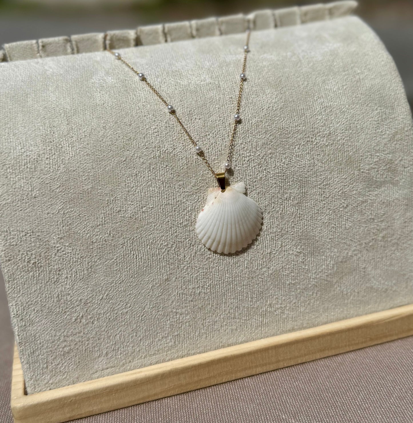 The Pearl Necklace - Cream Seashell Edition