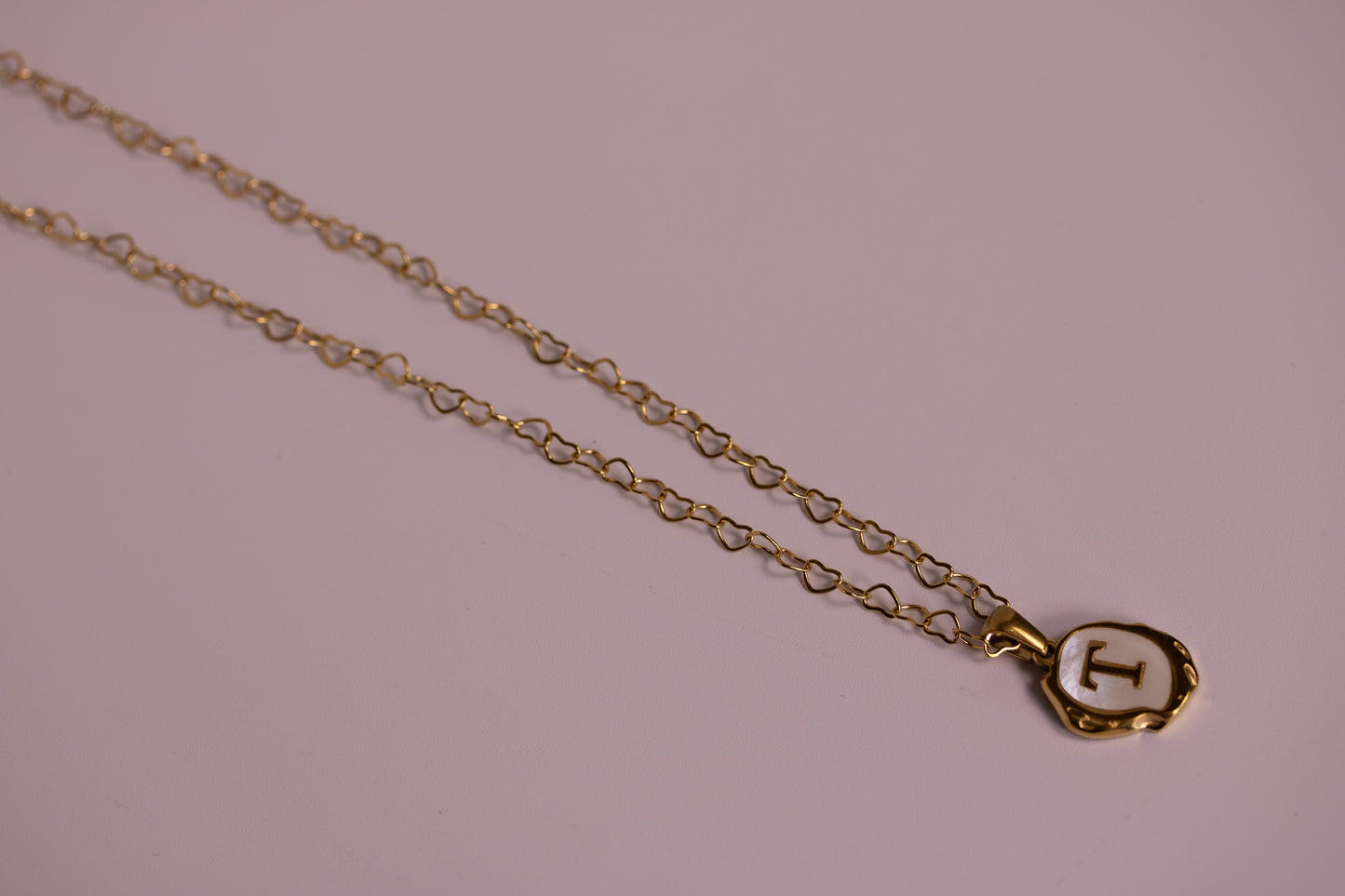 Collar con inicial en cadena de sirena