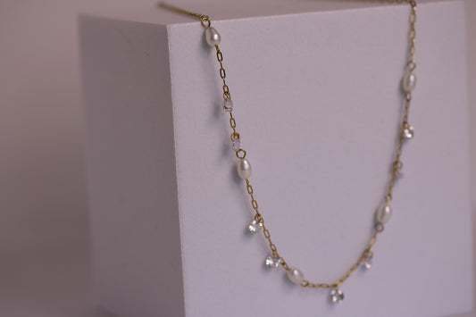 Dancing Pearls Layering Necklace