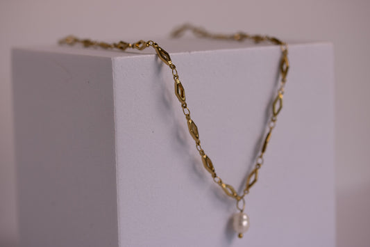 Honeycomb Pearl Necklace