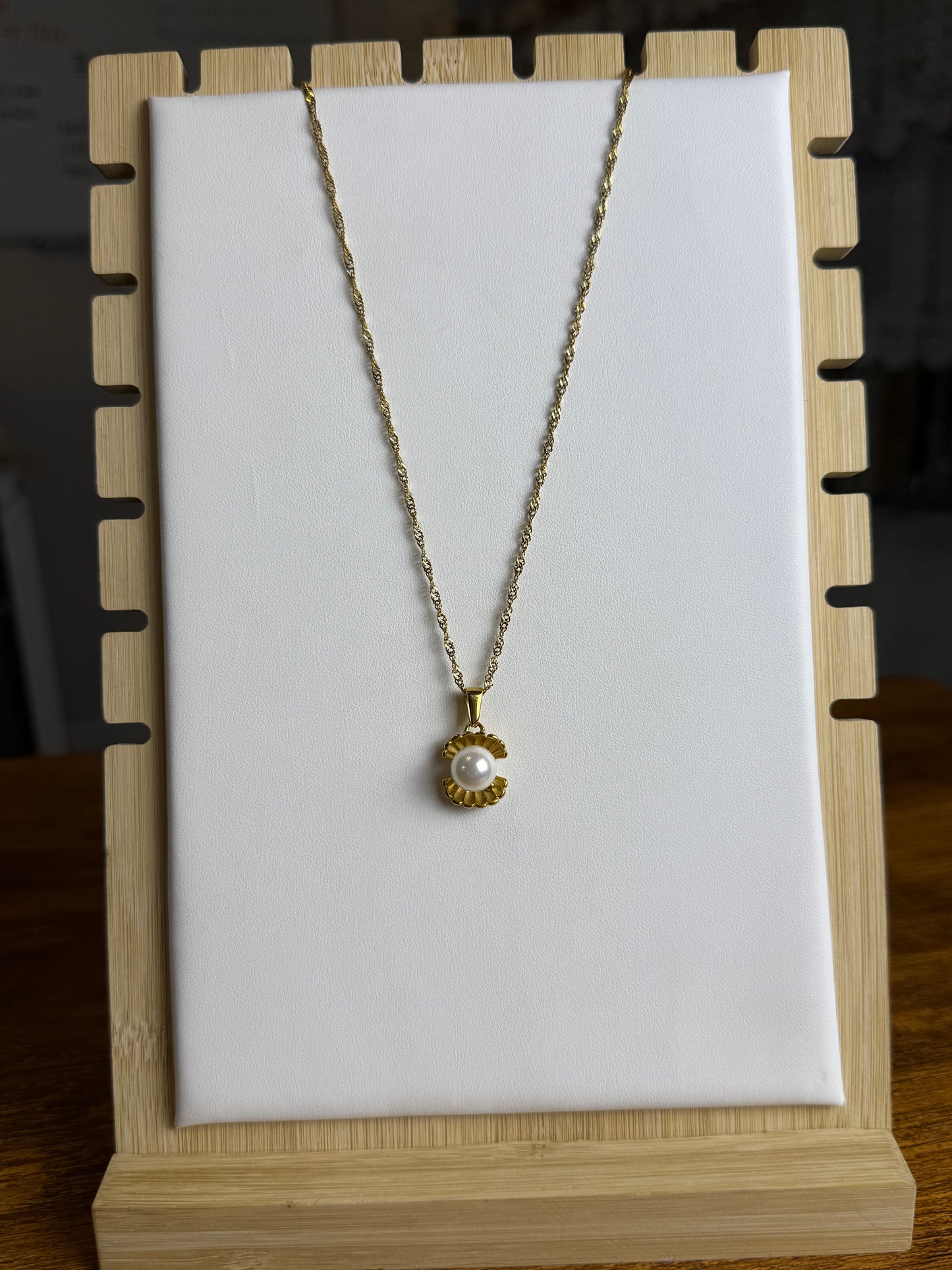 Clam Shell Necklace