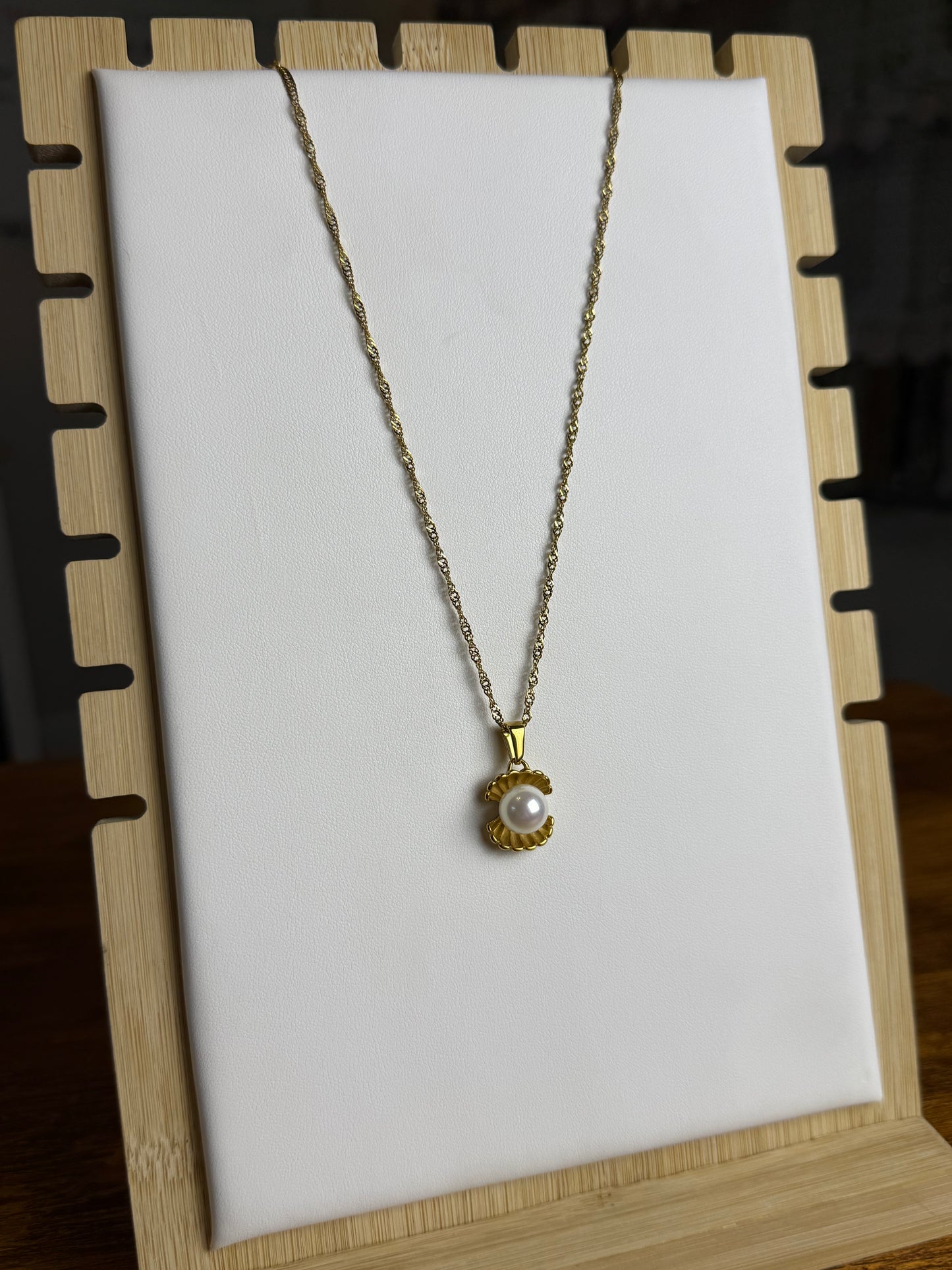 Clam Shell Necklace