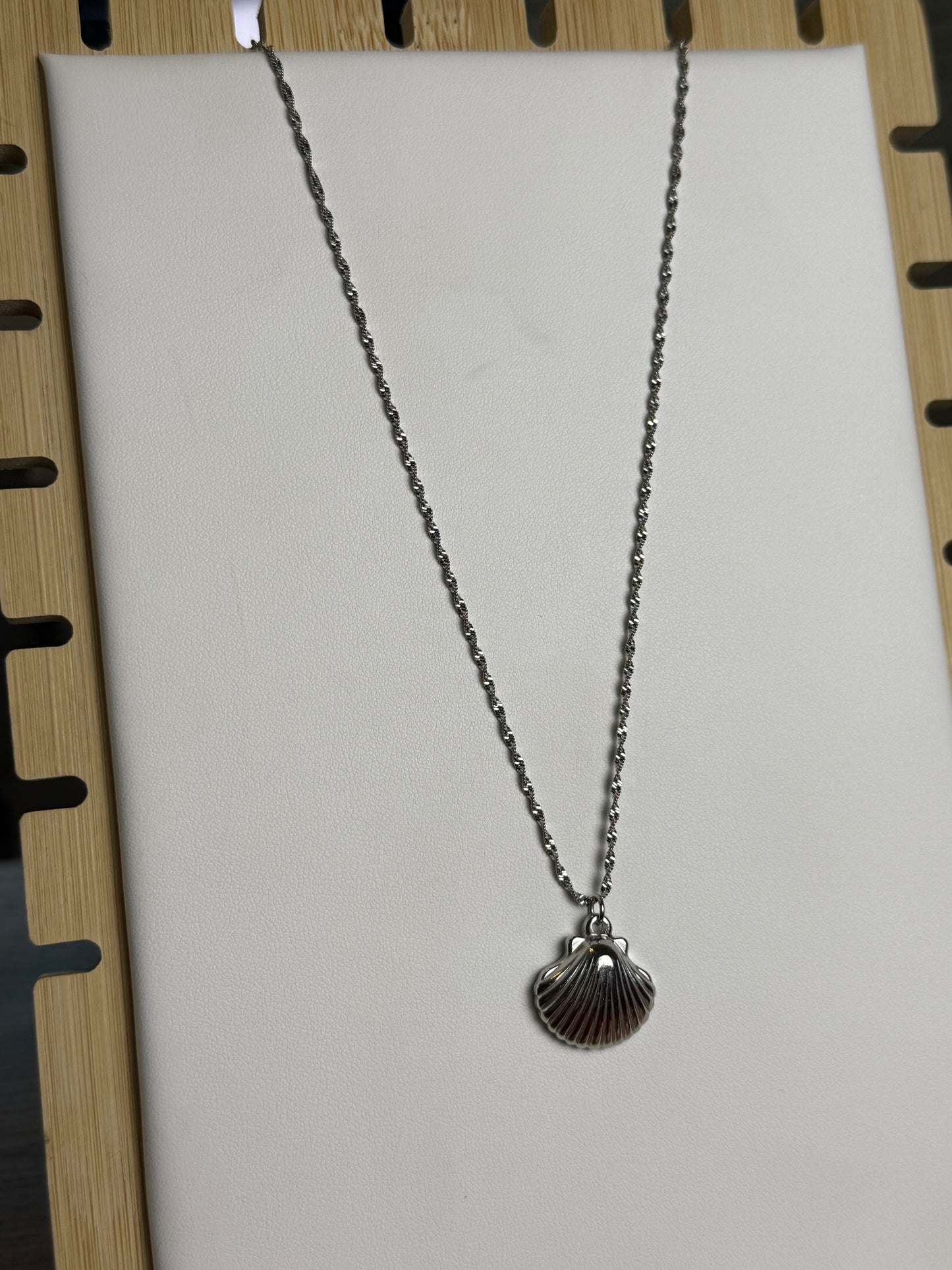 Silver Shellcrest Necklace