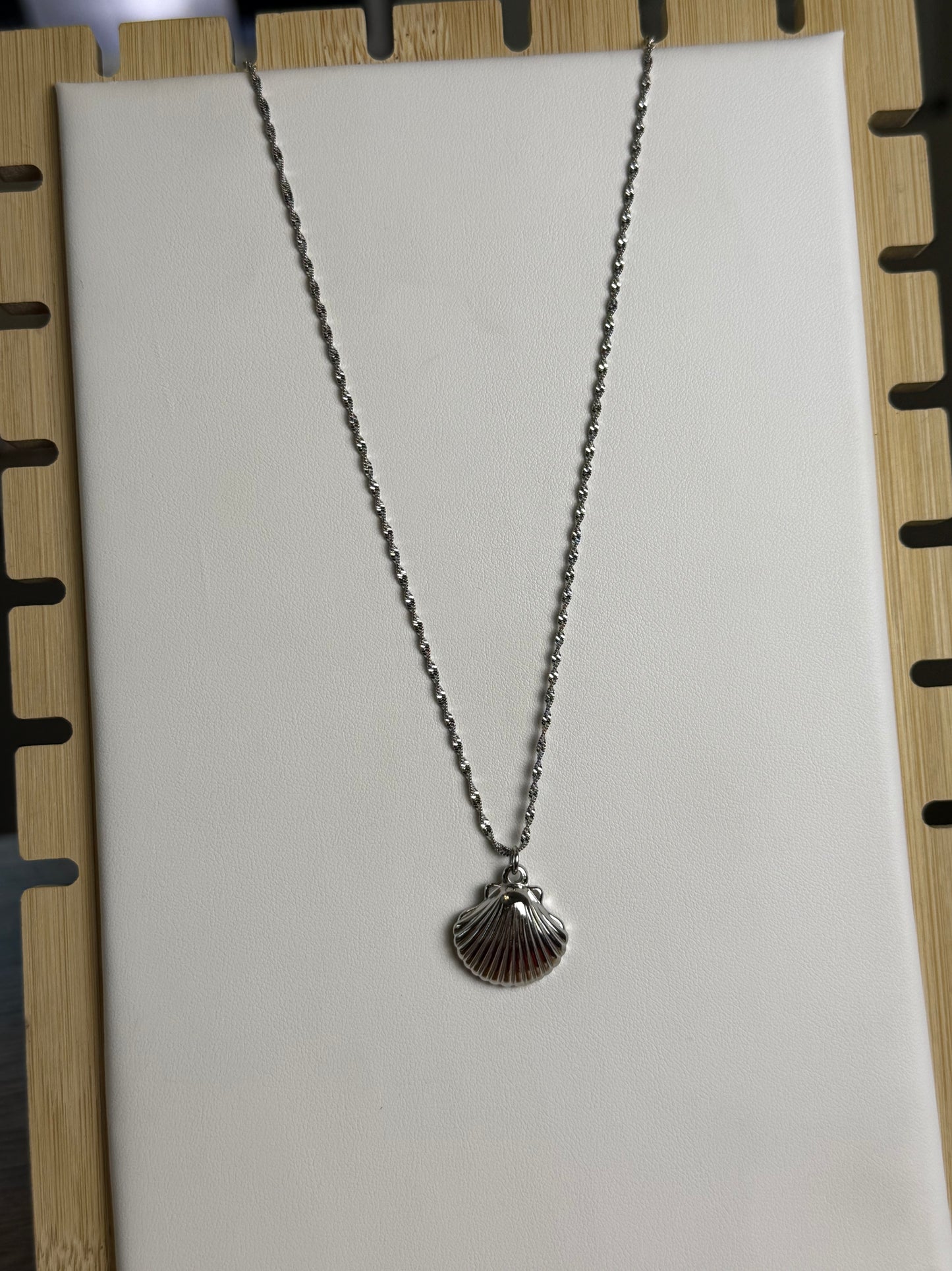 Silver Shellcrest Necklace