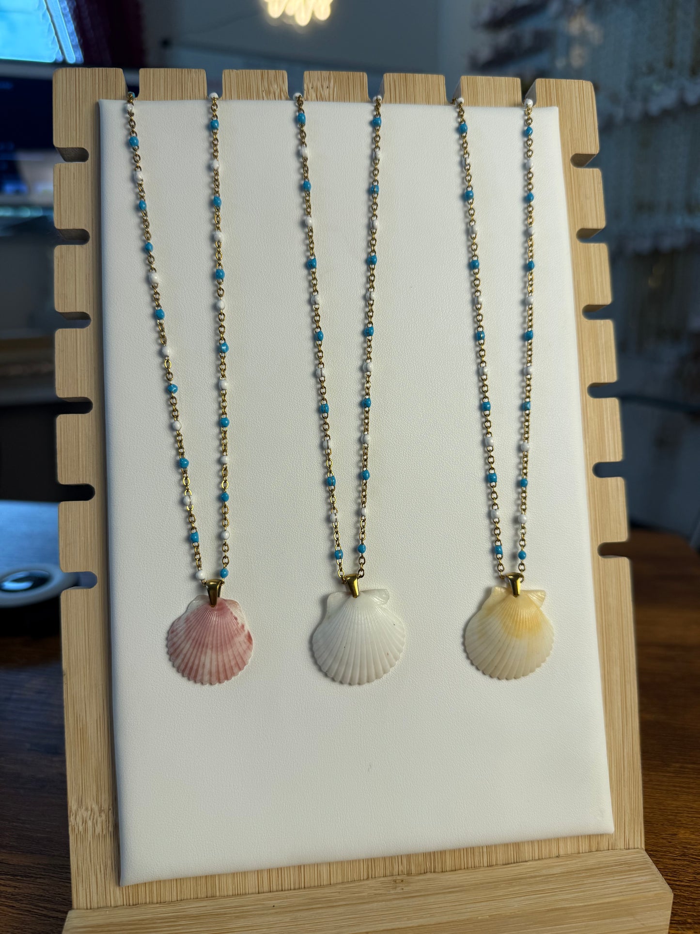 Seashell Necklace on Dotted Enamel Chain