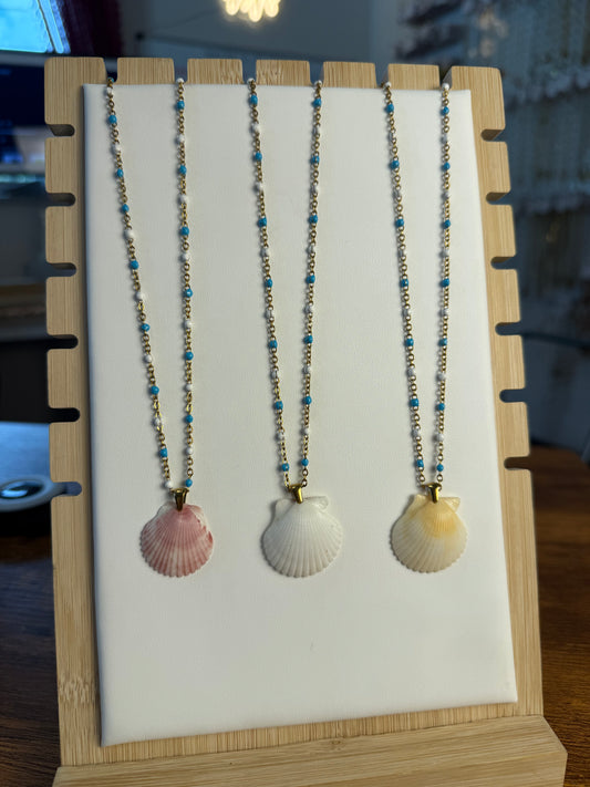 Seashell Necklace on Dotted Enamel Chain