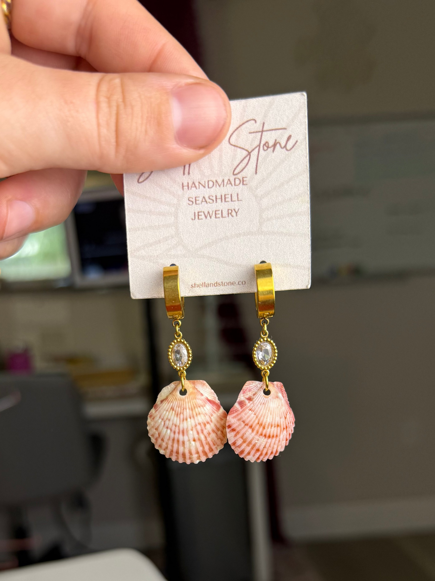 Vintage Inspired Seashell Earrings - Gold