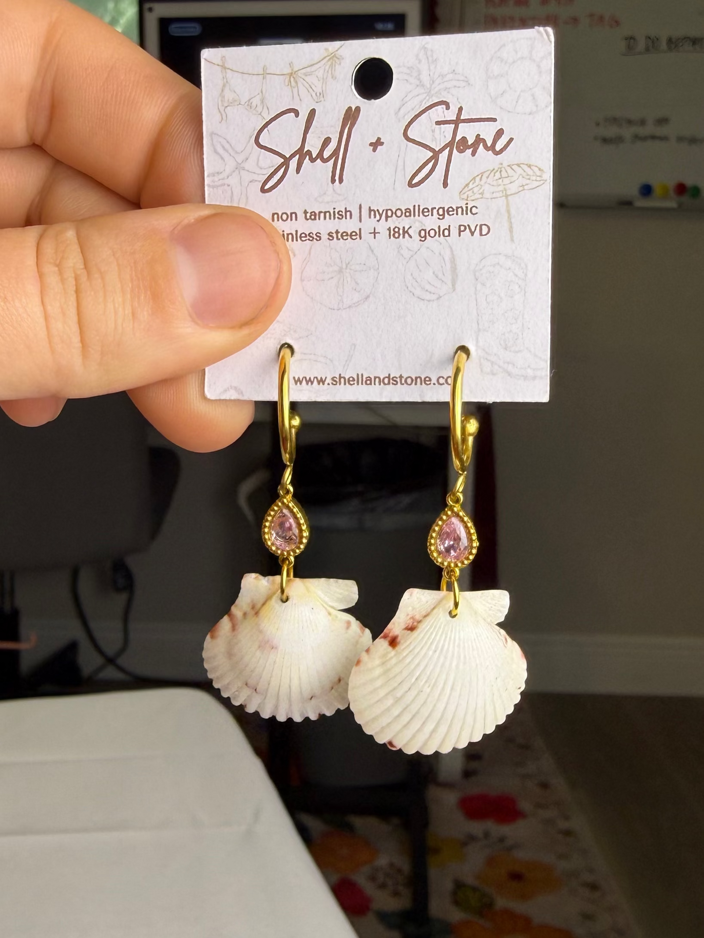 Vintage Inspired Seashell Earrings - Gold