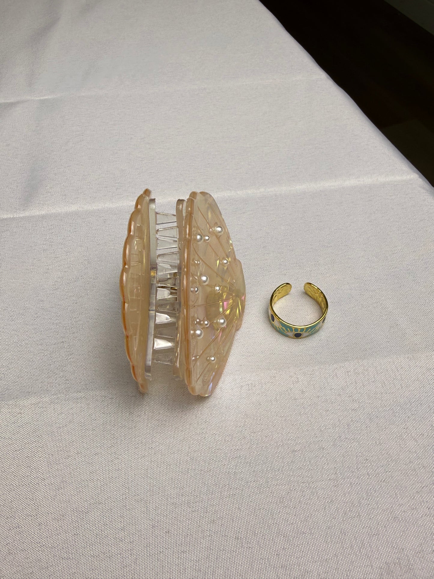 Medium Shell Hair Clip