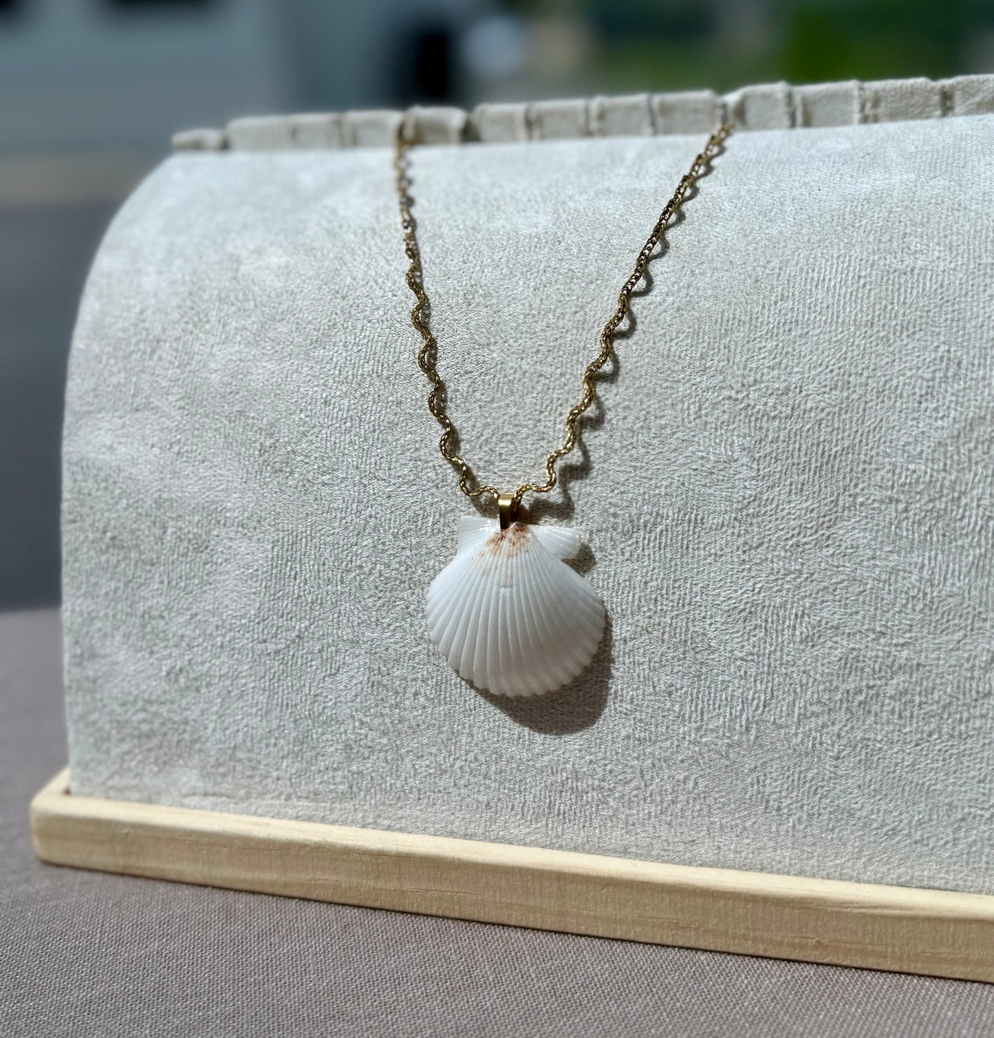 The Ripple Necklace- Cream Seashell Silver + Gold