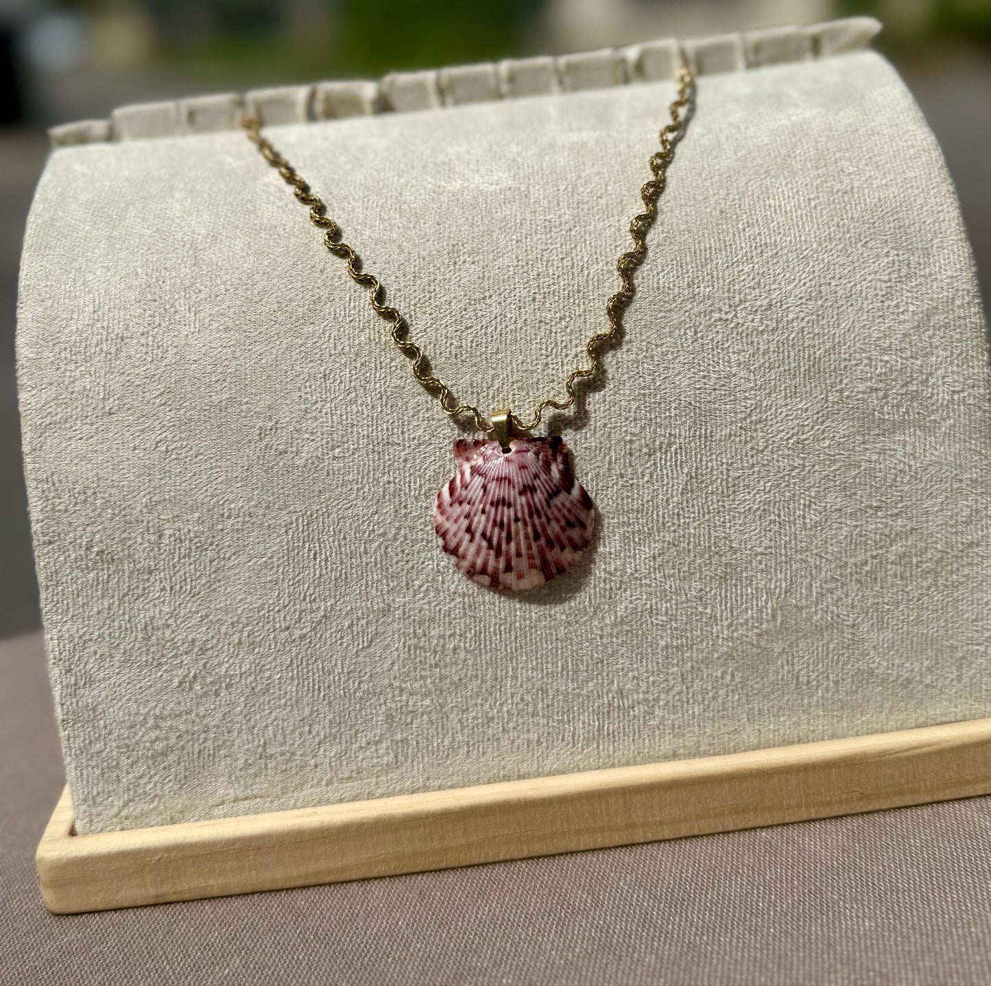 The Ripple Necklace - Merlot Calico Speckle Seashell Edition
