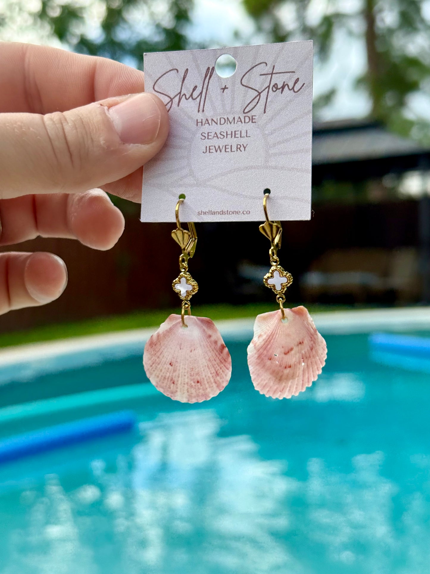Rosé Scallop Earrings