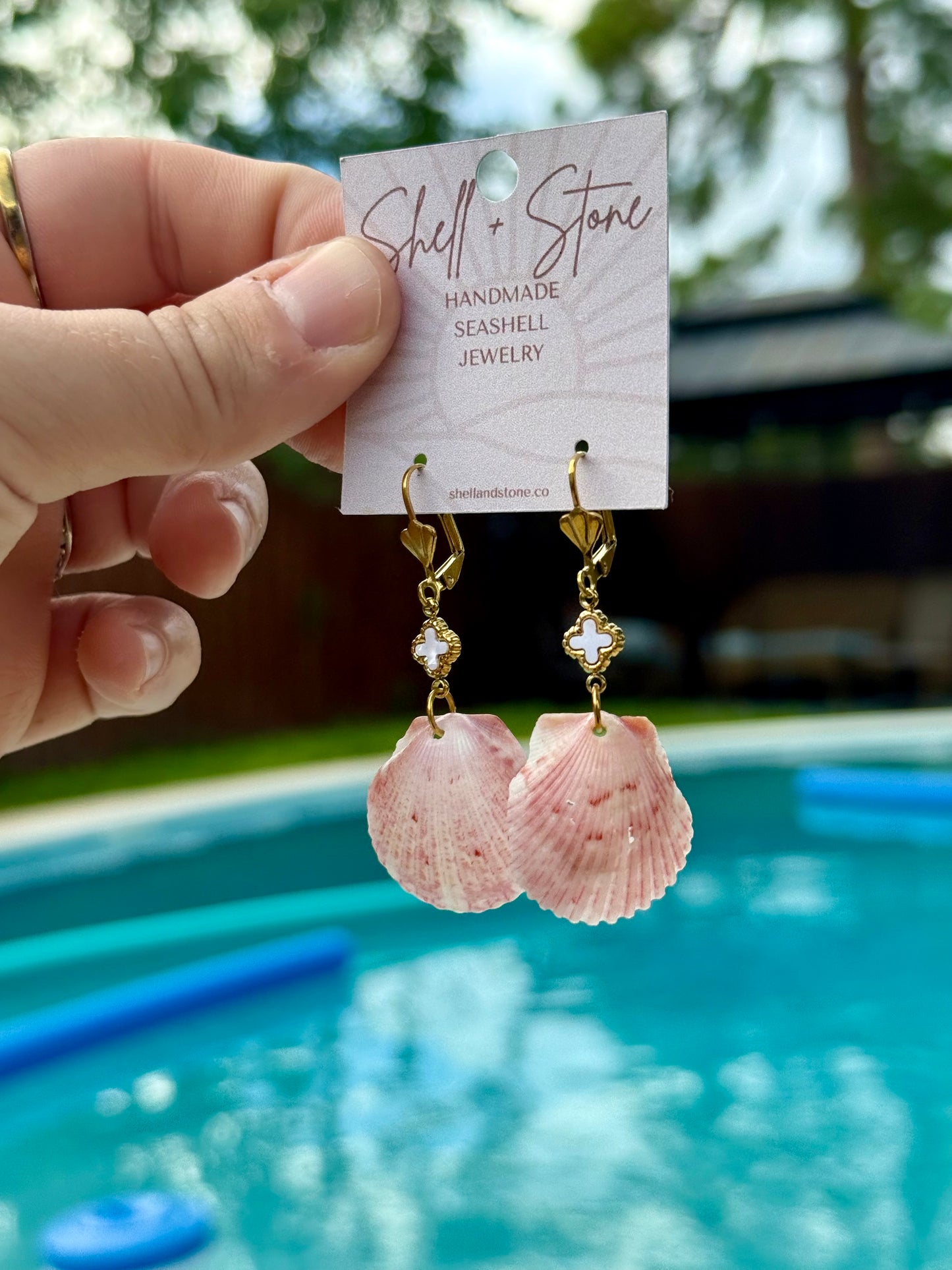 Rosé Scallop Earrings