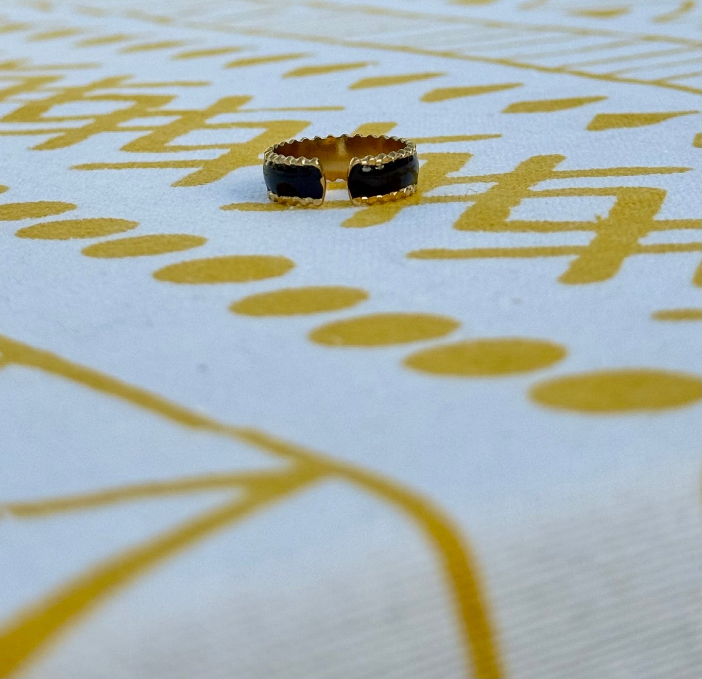 Noir Band Ring