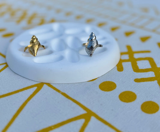 Conch Curve Ring